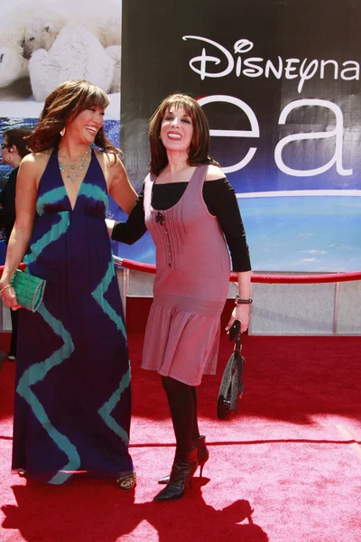 Carrie Ann Inaba & Kate Linder — Stock Photo, Image