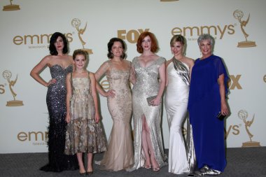 Jessica par kiernan shipka. Elisabeth moss, christina hendricks, cara buono