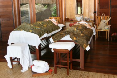 Heather Tom ve Jennyfer Garels Bora Bora