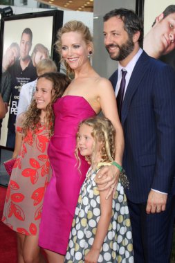 Leslie mann, judd apatow & kızlarının maude & iris apatow