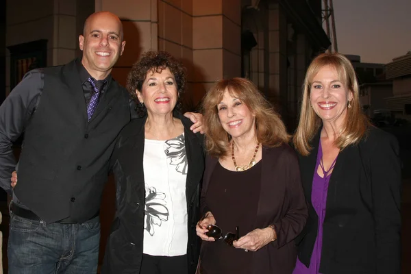 Steve Silverman, his Mom, Denise Alexander, Genie Francis — Stock Photo, Image