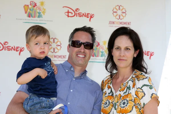 Annabeth Gish & make och son — Stockfoto