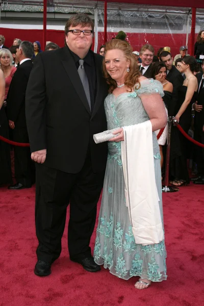 Michael Moore, esposa — Foto de Stock