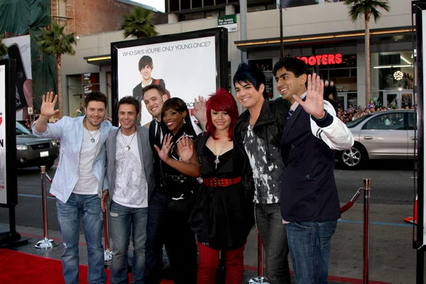 Danny Gokey, Kris Allen, Matt Giraud, Lil Rounds, Allison Iraheta, Adam Lambert and Anoop Desai — Stock Photo, Image