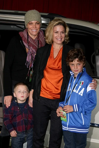 Cat cora och familj — Stockfoto