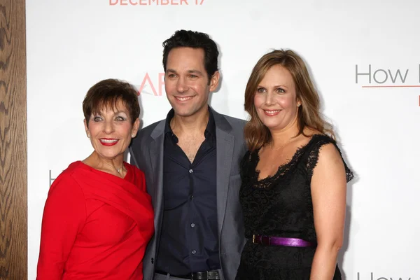 Seine mutter, paul rudd, seine frau — Stockfoto