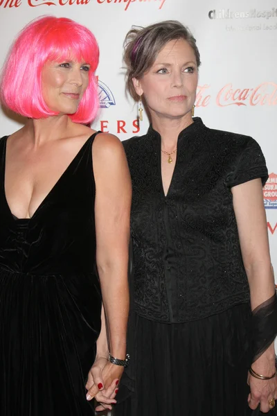 Jamie Lee Curtis & sister Kelly Curtis — Stock Photo, Image