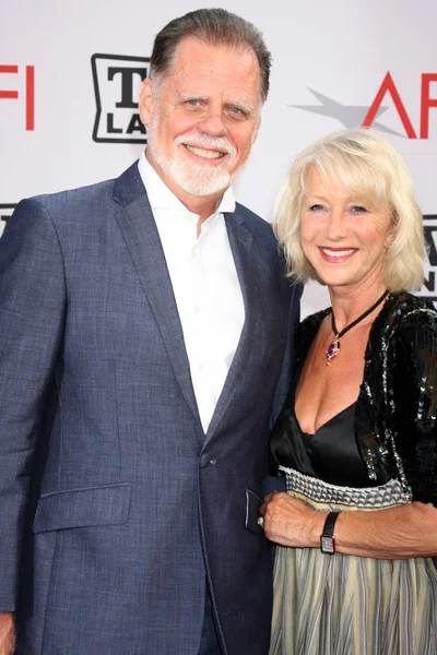 Taylor Hackford & Helen Mirren — Stockfoto