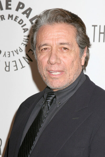 Олмос, Эдвард Джеймс
