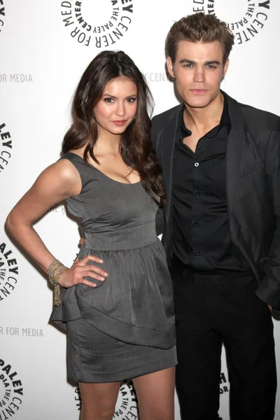 Nina Dobrev, Paul Wesley — Zdjęcie stockowe