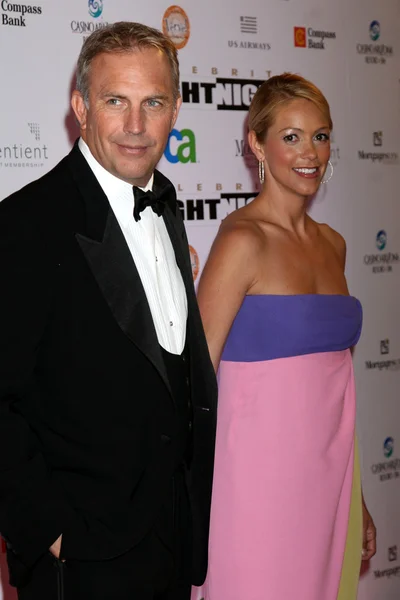 Kevin Costner & Wife Christine — Stock Photo, Image