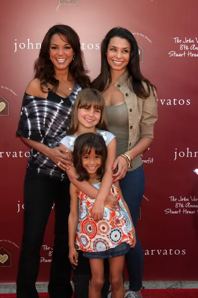 Eva LaRue, hija Kayla, hermana Lara La Rue y sobrina —  Fotos de Stock
