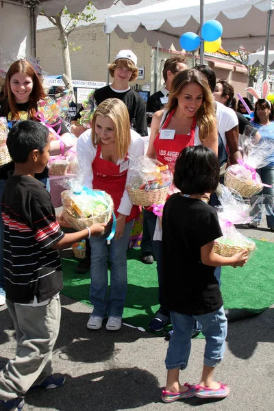 Beverly Mitchell et Haylie Duff — Photo