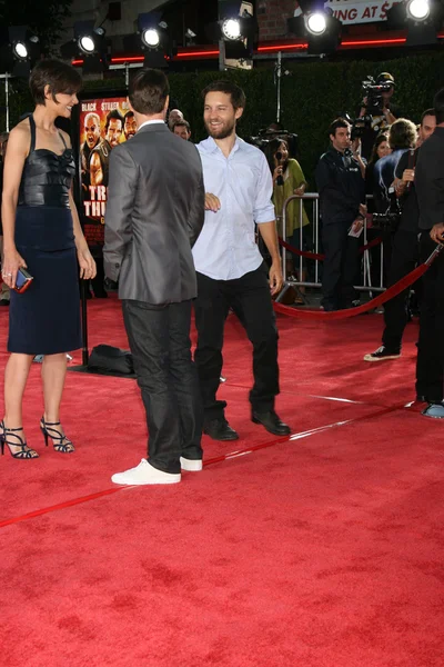 Katie Holmes & Tom Cruise, chatting with Tobey Maguire — Stock Photo, Image