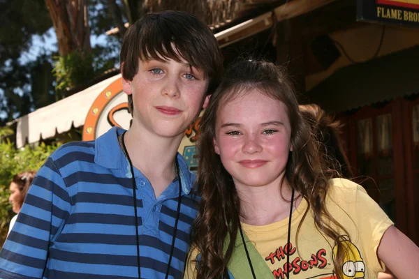 Beaumon Sterling & Madeline Carroll — Photo
