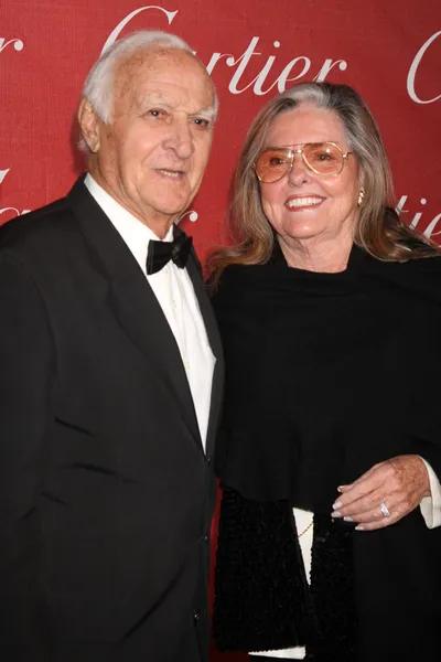 Robert Loggia, esposa Audrey — Foto de Stock