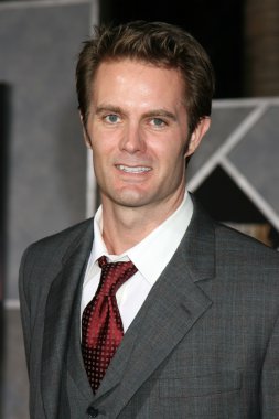 Garret Dillahunt