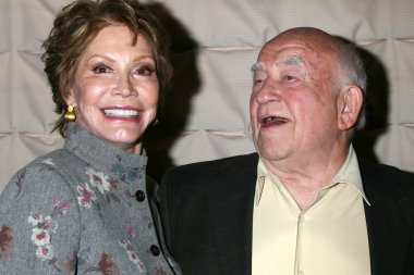 Mary Tyler Moore, Ed Asner