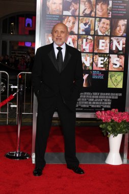 Hector Elizondo