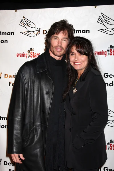 Ronn Moss, wife Devin DeVasquez — Stock Photo, Image