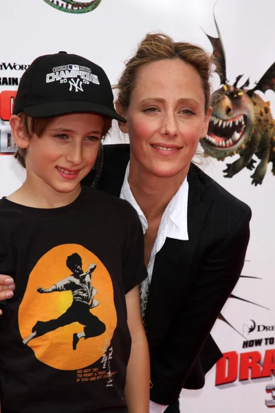 Kim Raver & Sohn Lukas — Stockfoto