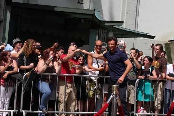 Hugh Jackman e fãs — Fotografia de Stock