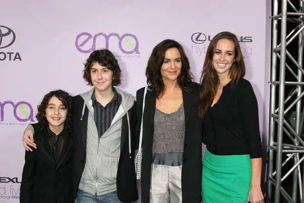 Alex and Nat Wolff, Mother Polly Draper and cousin Jesse Draper — Stock Photo, Image