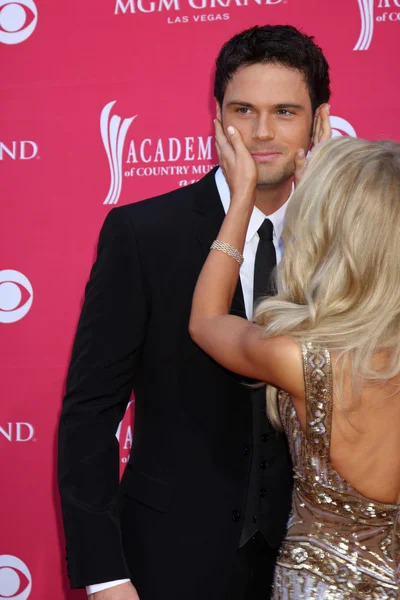 Chuck Wicks & Julianne Hough — Foto Stock