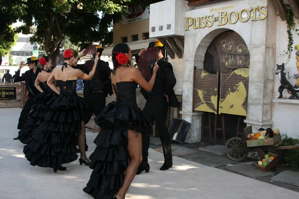 Dancers at the "Puss In Boots" Los Angeles Premiere — Stock Photo, Image