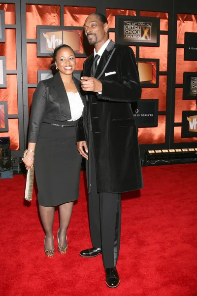 Snoop Dogg і дружина — стокове фото