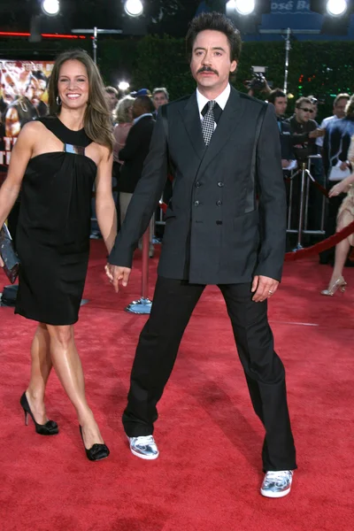 Robert Downey Jr y su esposa Susan Downey — Foto de Stock