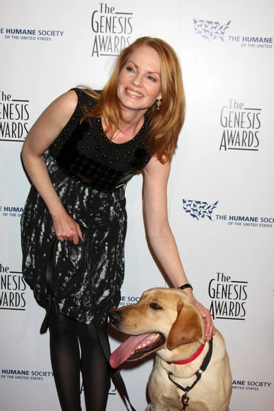 Marg Helgenberger y Marley —  Fotos de Stock