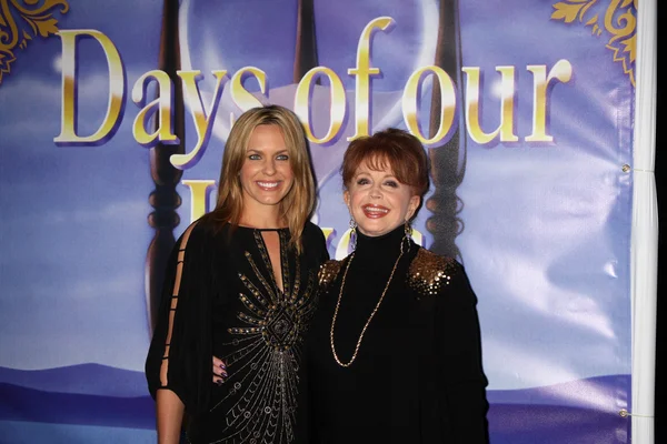 Arianne Zucker, Suzanne Rogers — Photo