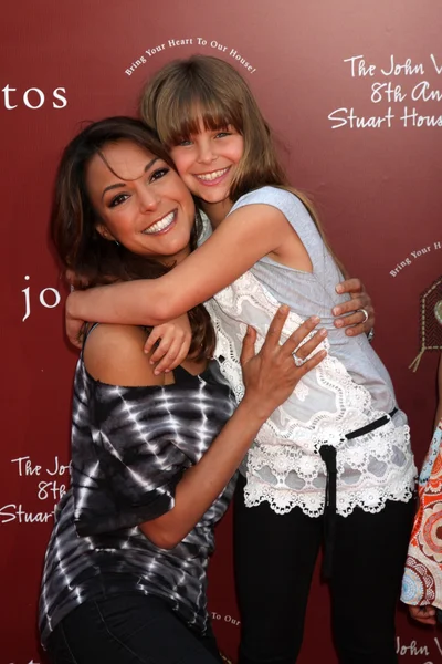 Schauspielerin eva larue und tochter kaya mckenna callahan — Stockfoto