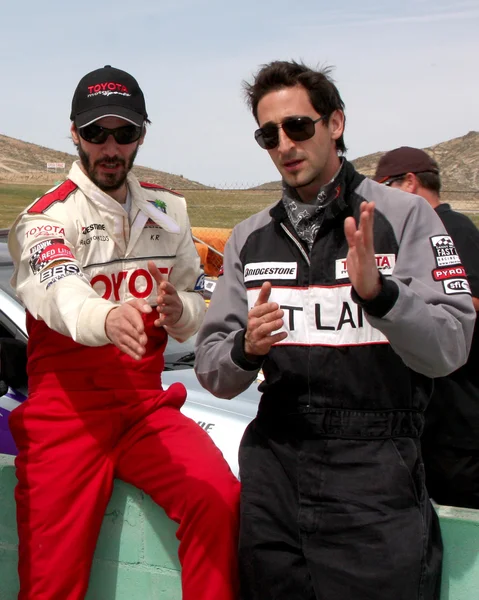 Zachary Levi, Keanu Reeves e Adrien Brody discutono di corse — Foto Stock