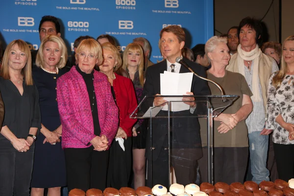 Kathryn Joosten, con Bold & Beautiful Cast, Brad Bell — Foto Stock