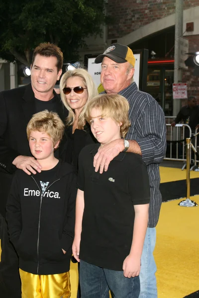 Ray Liotta, James Caan & Sons, with wife — Stock Photo, Image