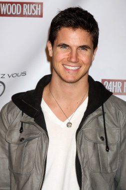 Robbie Amell