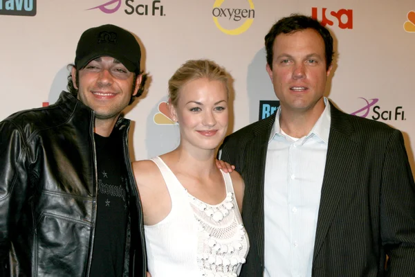 Zach Levi idealna Yvonne Strahovski idealna Adam Baldwin — Zdjęcie stockowe