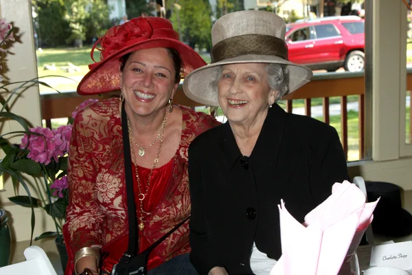 Camryn Manheim et la grand-mère de Love, Charlotte Shipp — Photo