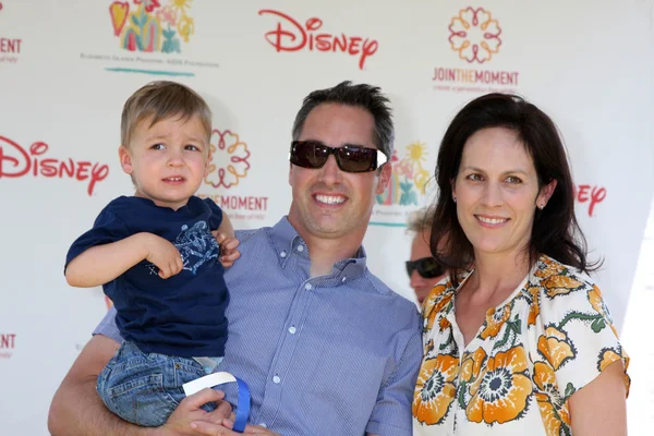 Annabeth Gish & make och son — Stockfoto