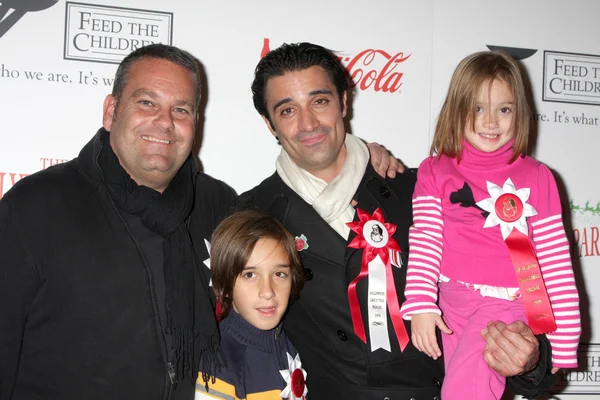 Gilles Marini & Children, com amigo — Fotografia de Stock