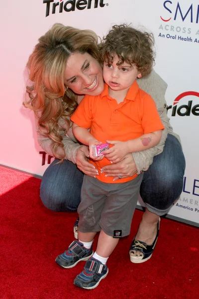 Marissa Jaret Winokur and son Zev — Stock Photo, Image