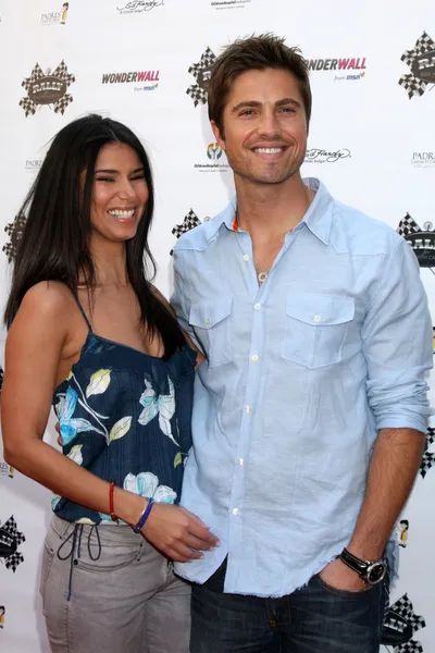 Roselyn Sanchez y Eric Winter —  Fotos de Stock