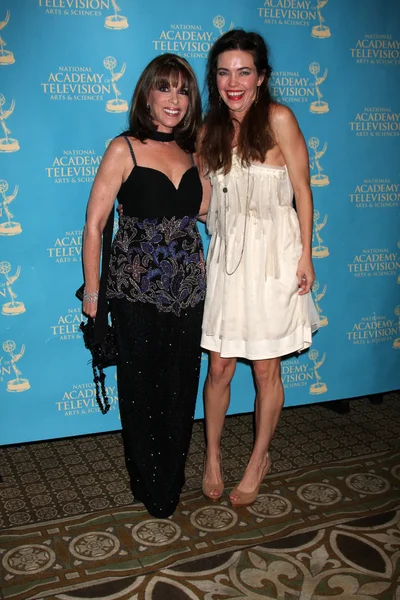 Kate Linder y Amelia Heinle —  Fotos de Stock