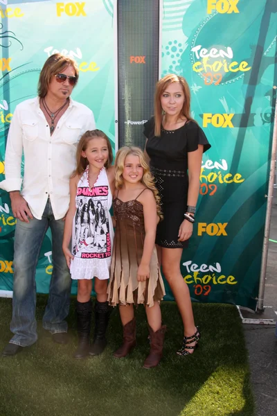 Billy ray cyrus, noah cyrus, emily grace i brande cyrus — Zdjęcie stockowe