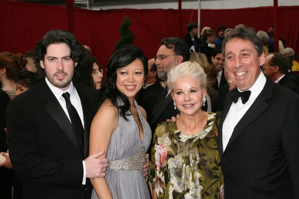 Jason and Ivan Reitman , and wives — Stock Photo, Image