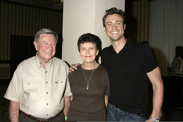 Daniel Goddard e i suoi genitori — Foto Stock