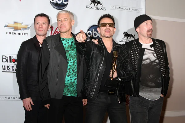 U2 (Larry Mullen Jr, Adam Clayton, Bono y The Edge) ) — Foto de Stock