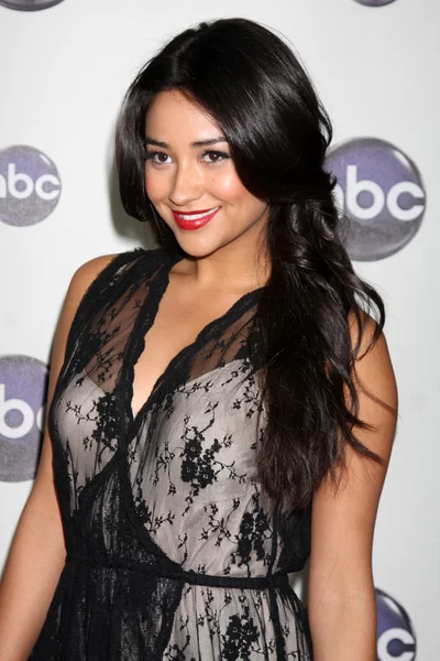 Shay Mitchell. —  Fotos de Stock